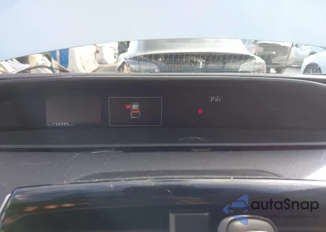 2018 Toyota Prius Three Touring из США, поврежденный, VIN JTDKARFU7J3066002